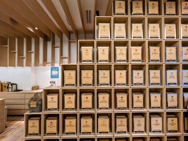 日本京都-琳琅滿目的世界茶葉專門店：Lupicia
