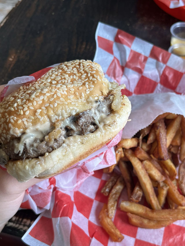 대통령도 즐겨먹었다는 버거 맛집 ‘굿 스터프 이터리'🇺🇸