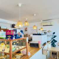 Cave Beach Clubคาเฟ่ที่มีคลื่นฮีลใจ