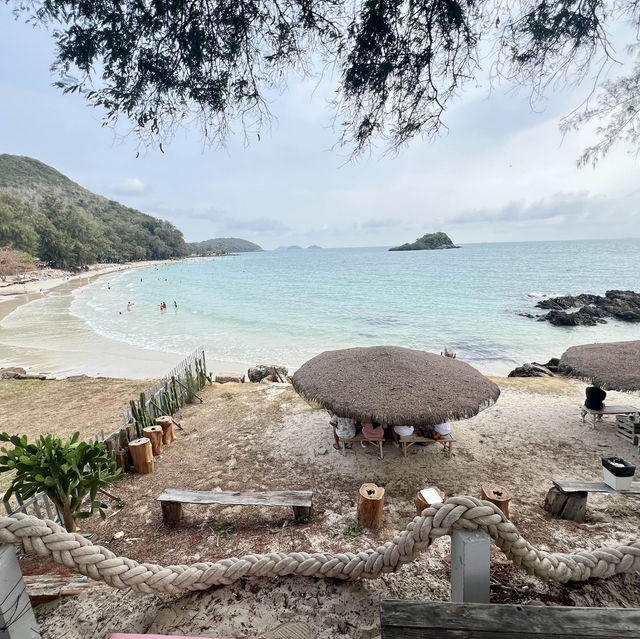 Cave Beach Clubคาเฟ่ที่มีคลื่นฮีลใจ