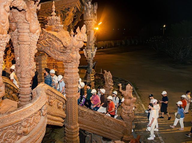 ปราสาทไม้แกะสลักทั้งหลังหนึ่งเดียวในโลก