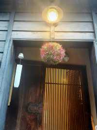 【神奈川県/極楽寺　お蕎麦の上にある色鮮やかな紫陽花&レモンをかけて色の変化も楽しめる】