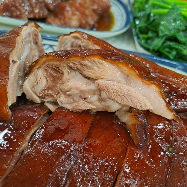 燒鵝脆嫩好美味