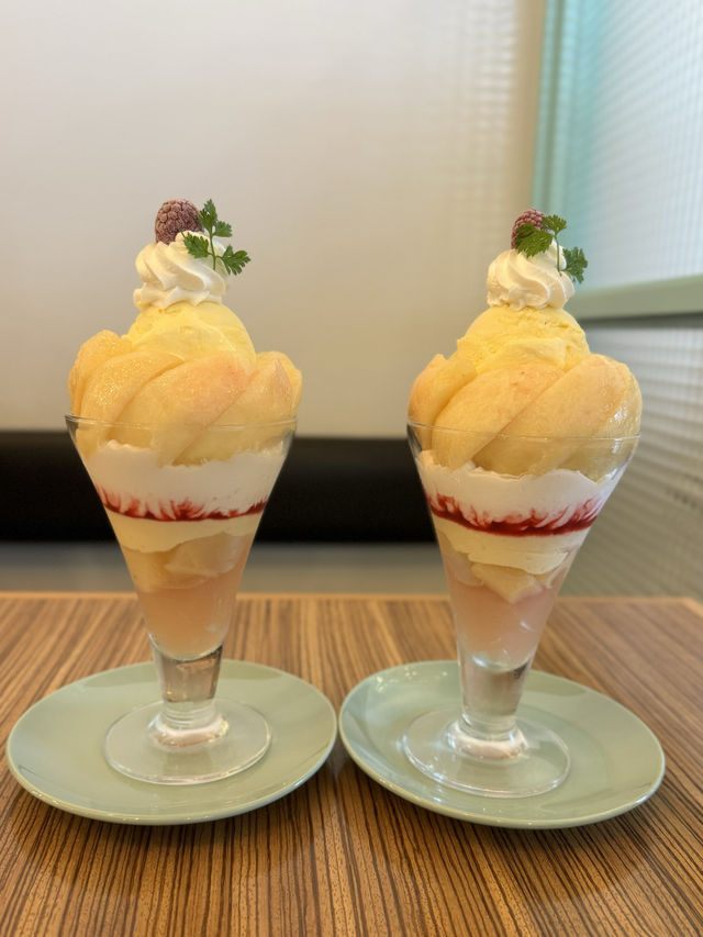 【北九州カフェ】大きな桃まるごと1個使ったパフェが食べられる🍑