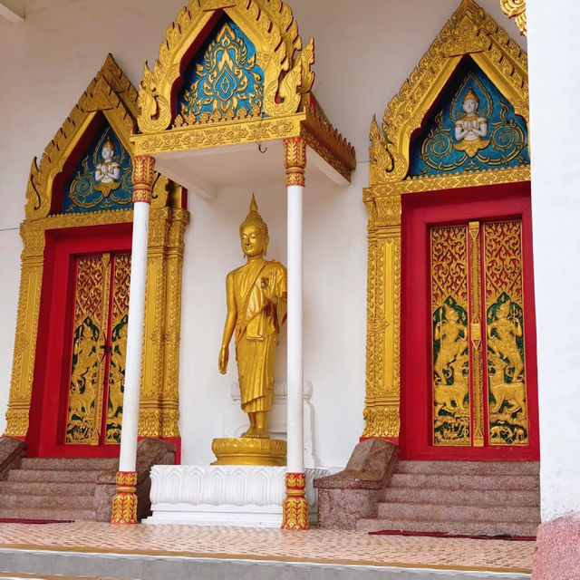 「美麗寺院」Wat Sanamchai