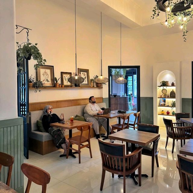 SERUMAH REUNITE CAFE | MODERN CLASSIC VINTAGE CONCEPT CAFE