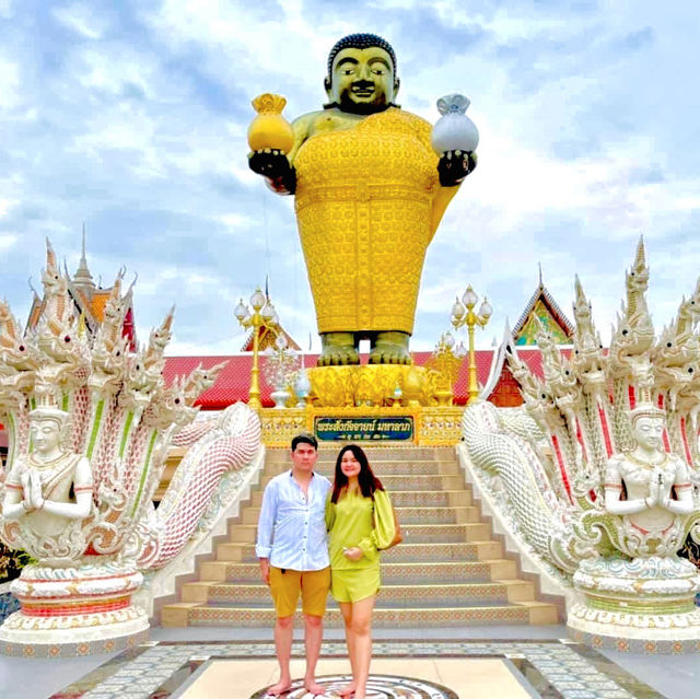 ทำบุญกันที่วัดสาขลา