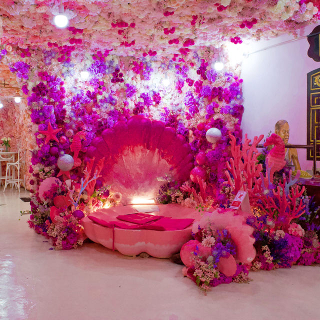 คาเฟ่ที่ตกแต่งดอกไม้ทั้งร้านสีสันสวยงามมากภูเก็ต คาเฟ่ที่ตกแต่งดอกไม้ทั้งร้านสีสันสวยงามมากภูเก็ต