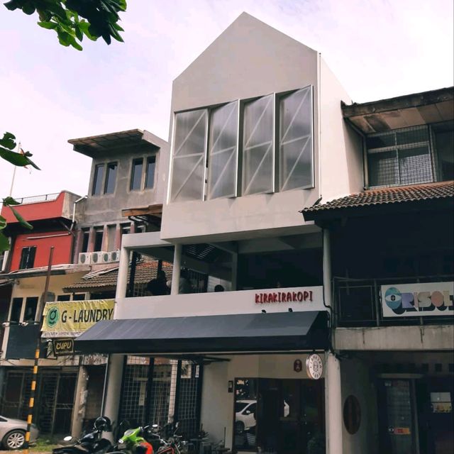 THE NEW PLACE IS WIDER THAN BEFORE, WITH AN OUTDOOR AREA IN THE FRONT