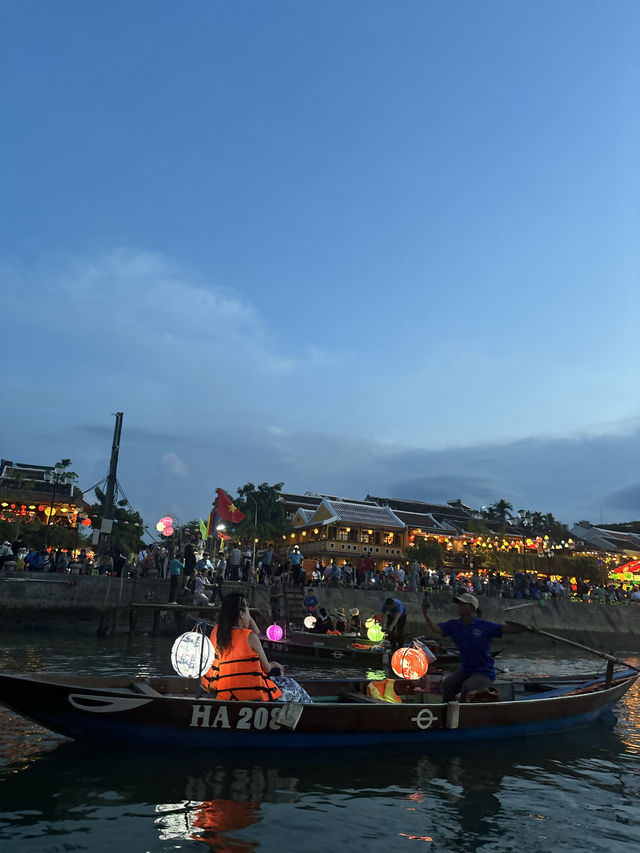 밤에 더 핫한 호이안 올드타운 