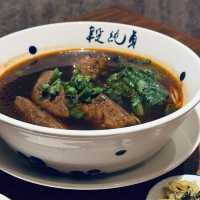令人回味的牛肉麵～🍜段純貞牛肉麵