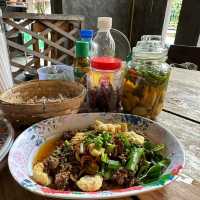 ลาบไก้พันแหวน อาหารพื้นเมืองเเต๊ๆเจ้า
