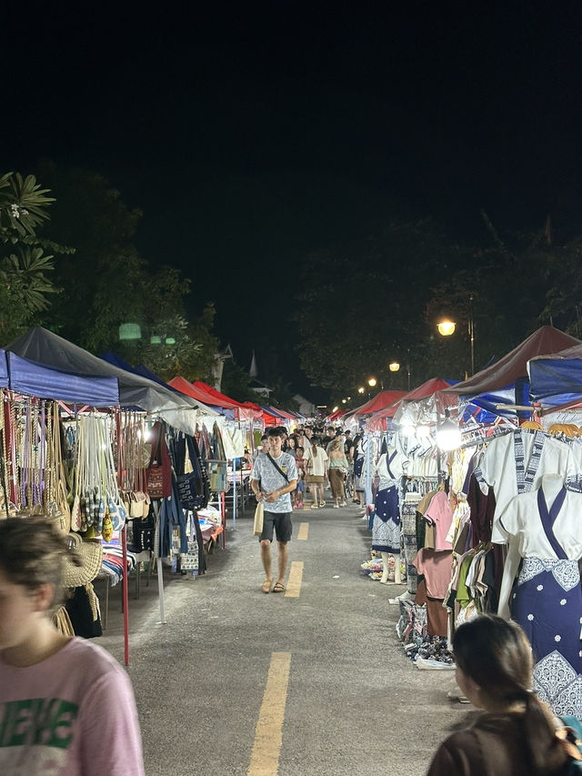 LUANG PRABANG NIGHT MARKET - Laos