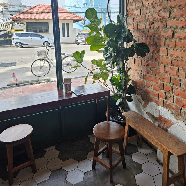 ร้าน บ้านขาวหนม อยุธยา
