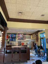 ร้านพิซซ่าใน USJ : Louie's N.Y. Pizza Parlor