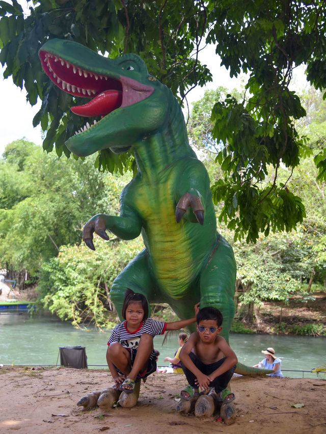 พาเด็กๆเล่นน้ำ ที่เฟื่องฟ้าแสงมณีรีสอร์ตแก่นกระจาน
