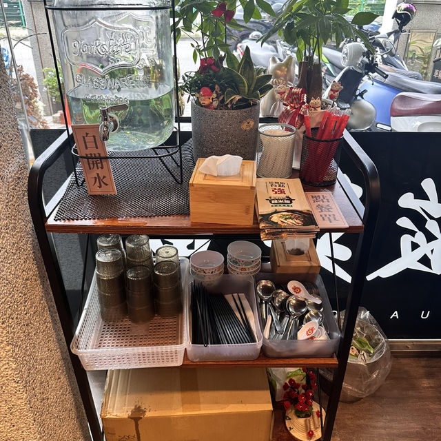 台南｜這鍋有點強-小卒砂鍋,首推老譚酸菜魚鍋