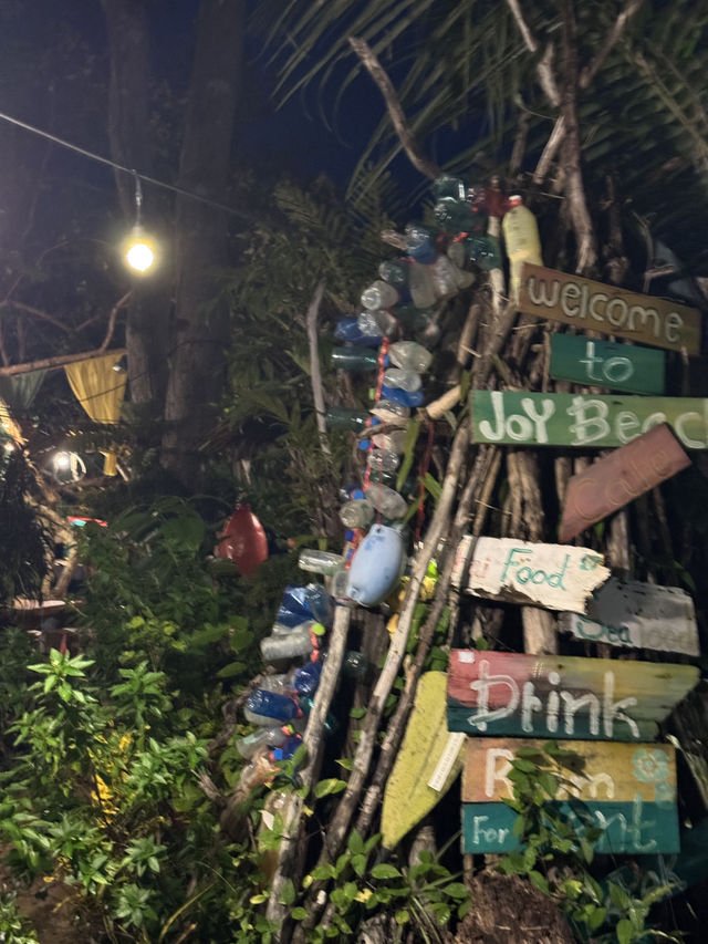Joy Beach Cafe 🏄🏻‍♀️ คาเฟ่ริมทะเล บรรยาศดี้ดีย์