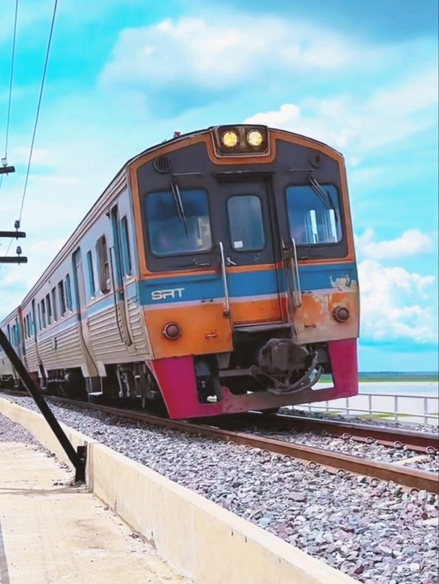 เที่ยวรถไฟลอยน้ำ