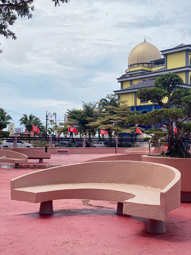 Padang Merdeka: A Spacious Landmark in Kota Bharu! 