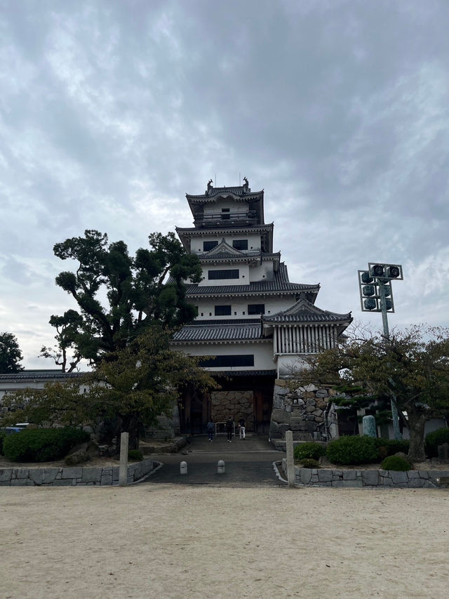 【愛媛/今治】日本最大級海城のひとつ「今治城」