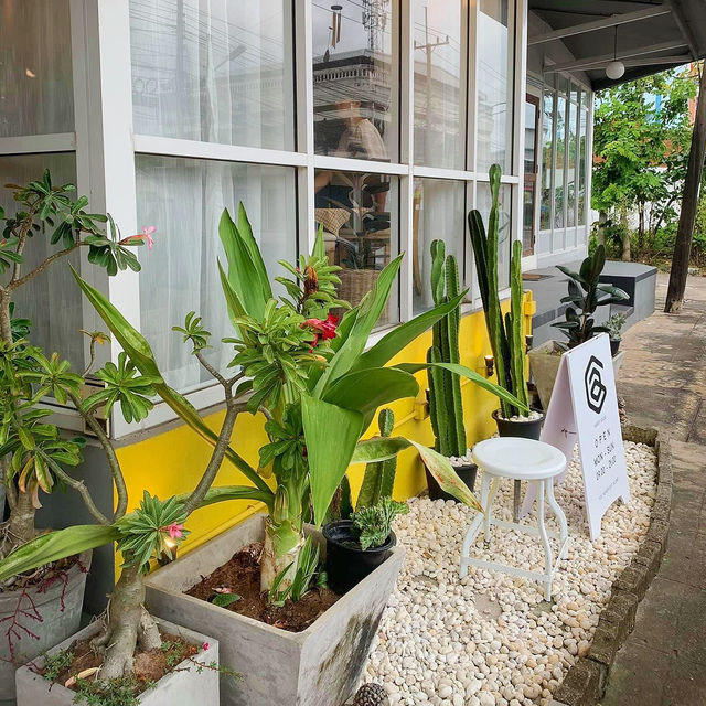Amber House - Coffee and Food