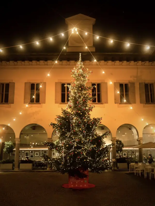 A Merry Milano Christmas: Where Tradition Meets Glamour