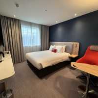 Holiday Inn Express London Heathrow T4 Room Tour 🇬🇧 