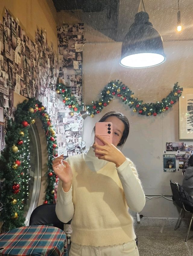 크리스마스 느낌 가득한 '산애카페'