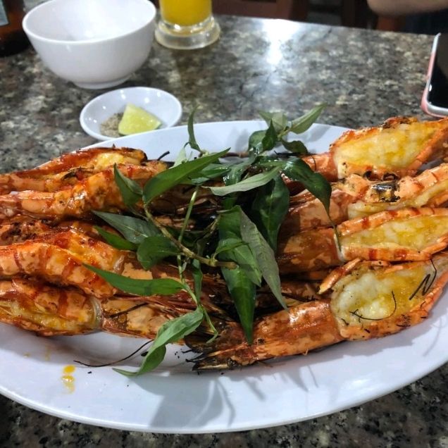 무이네888, 현지인과 관광객 모두를 사로잡는 해산물 맛집 🦀