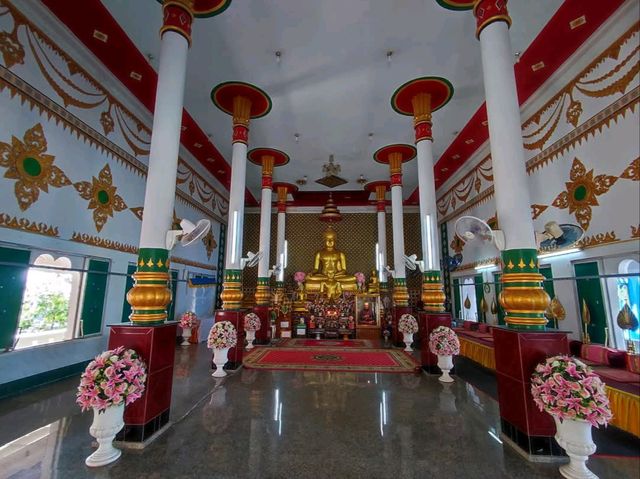ชมสถาปัตยกรรมปูนปั้นที่งดงาม มีเอกลักษณ์