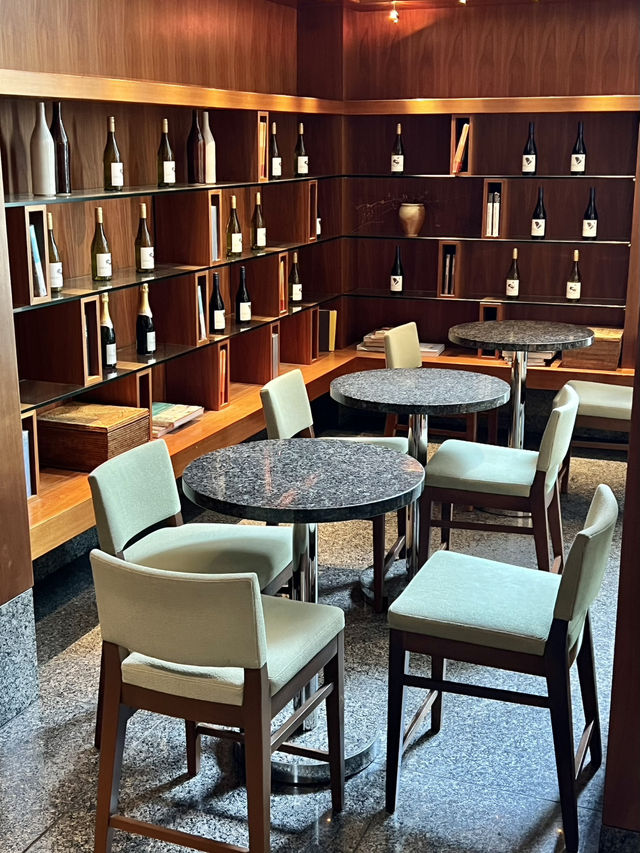 Elegant Sweet Escape at The Peak Lounge, Park Hyatt Tokyo