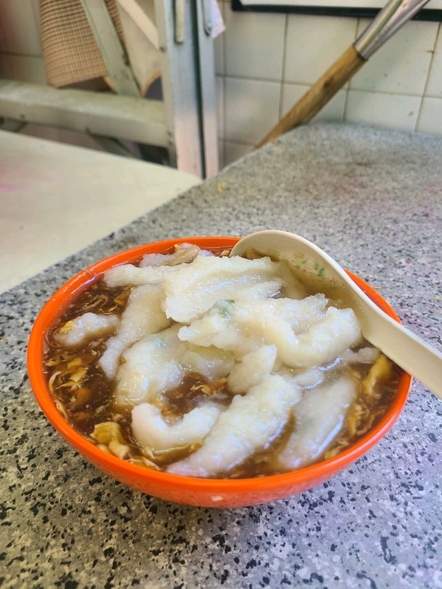 📸 【鴨脷洲半日遊:漁港文化×海風美食×逃離人潮の治癒路線!🚤🌿 📸 【鴨脷洲半日遊:漁港文化×海風美食×逃離人潮の治癒路線!🚤🌿