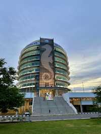 A Scenic City Walk from Waterfront to Marina Bay: Exploring Mir