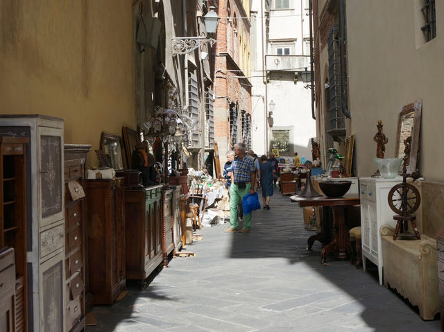 【イタリア・ルッカ】城塞都市で開催される市場
