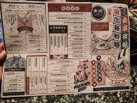 一間非常摩登的火鍋店帶有懷舊而有趣的氣氛
