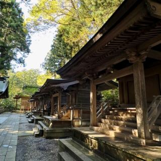 Yahiko Shrine Lantern Path and Lovers' Waterfall