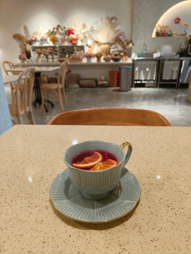 Cozy Café Vibes & Floral Magic