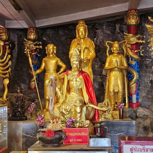 ศาลเจ้าพ่อเขาใหญ่  พิกัดขอพรความรัก เกาะสีชัง