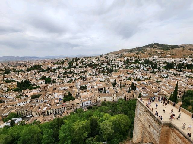 [🇪🇸グラナダ] アルハンブラ宮殿の異なる魅力、アルカサバとカルロス5世宮殿