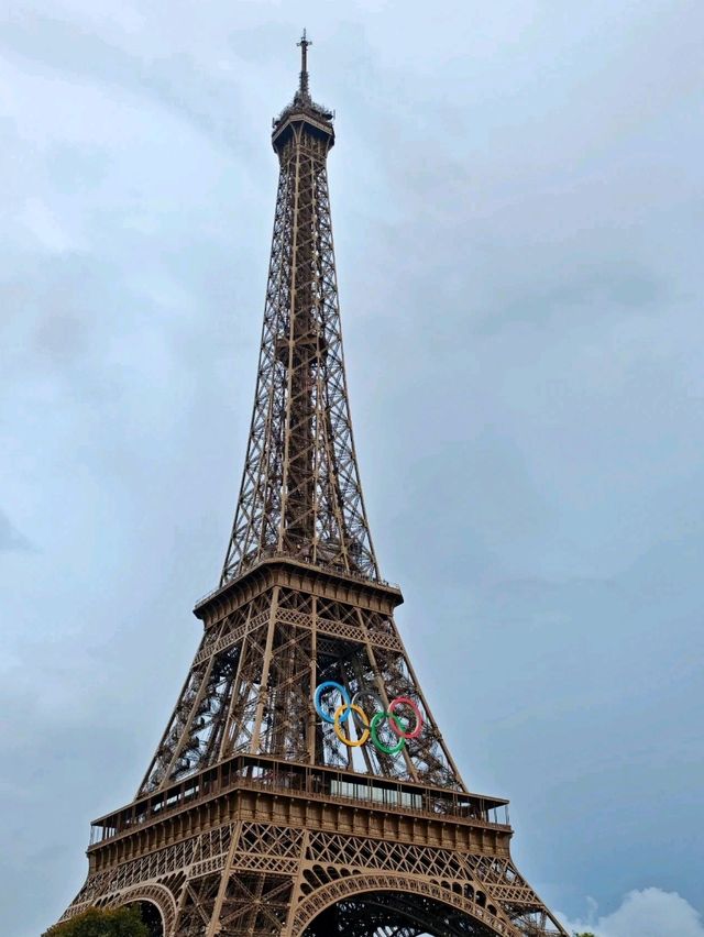 Seine River Stroll: A Sunset into Twilight Journey