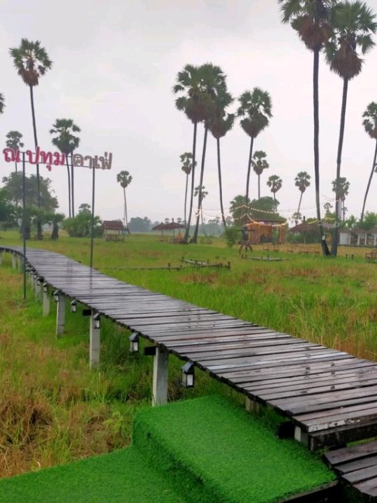 ณ ปทุม คาเฟ่  กับวันที่ฝนตกชุ่มฉ่ำ