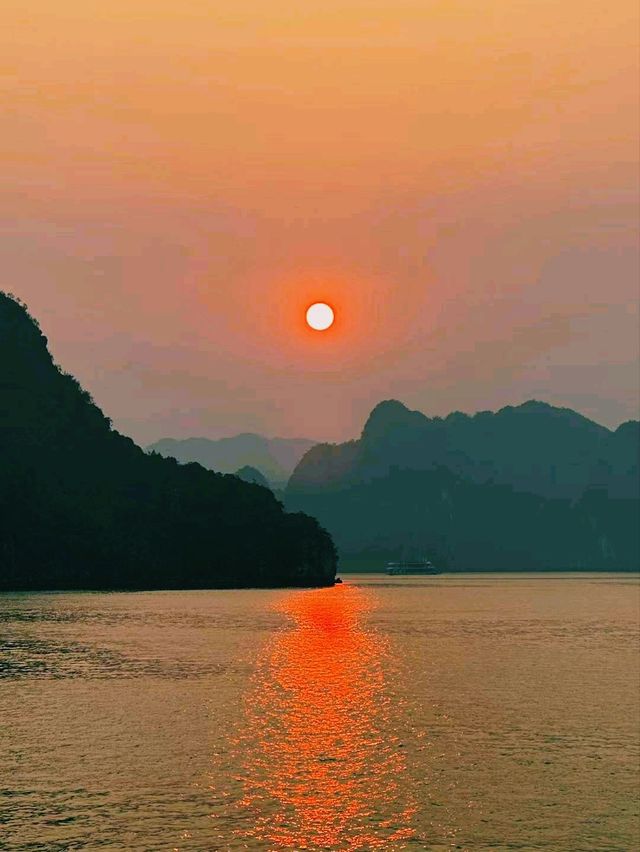 越南著名景點下龍灣旅行攻略，適合打卡拍照📸