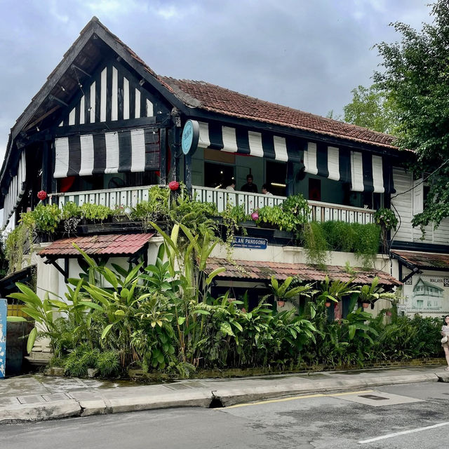 A Day in KL's Chinatown: Where Dragons and Deities Dance