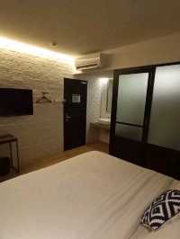 "Urban Chic Escape: Atelier Hotel JB’s Stylish King Retreat"