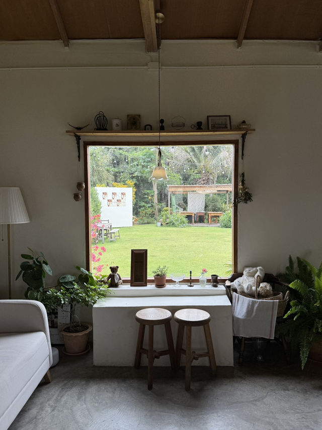 คาเฟ่สไตล์โฮมมี่สุดมินิมอล #นครปฐม 🏠☕️🍃