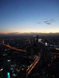 พาชมวิวตึกมหานครยามค่ำคืน 🌃