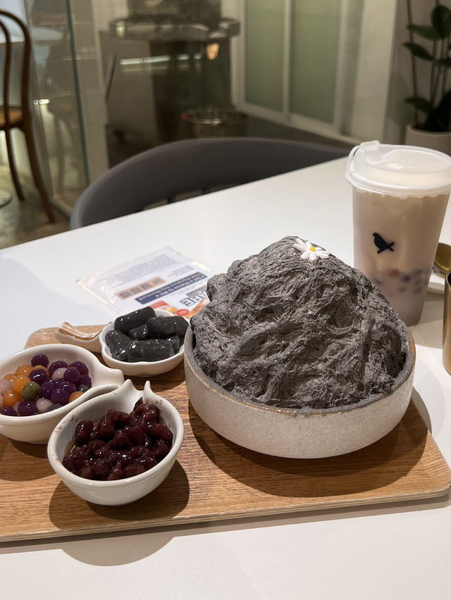 Soft tofu, soft lights — the perfect night-time chill spot
