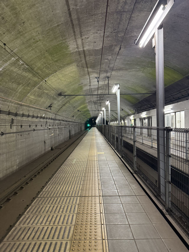  「日本一のモグラ駅」土合駅—486段の階段を下る非日常の体験