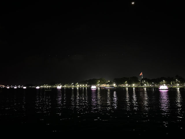 Hue by Night – A Magical Mix of Serenity and Mystery